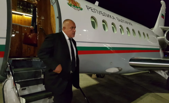 Правителството се отказа от покупка на нов самолет. С парите правят стадиони на "Ботев" и "Локо" в Пловдив