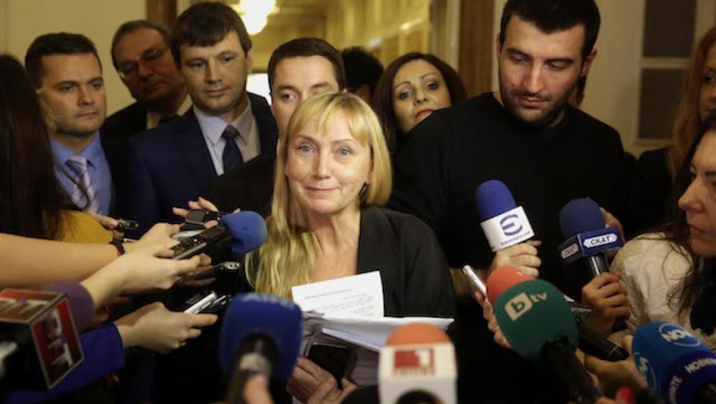 Елена Йончева: Не знам дали Борисов си е взел остров, но си е взел цяла България