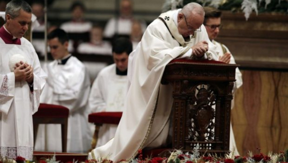 Папа Франциск разкритикува „врявата на консуматорското общество“ по Коледа