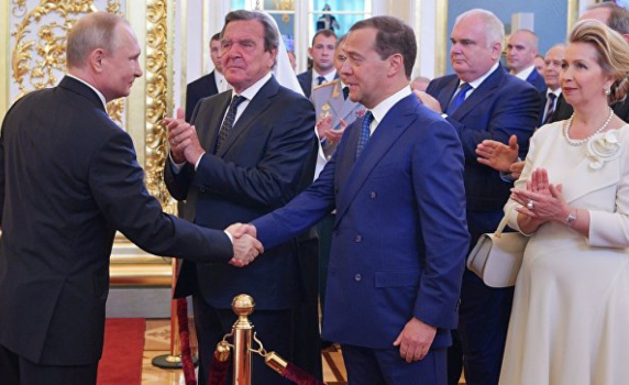 Владимир Путин предложи кандидатурата на Дмитрий Медведев за премиер на Русия
