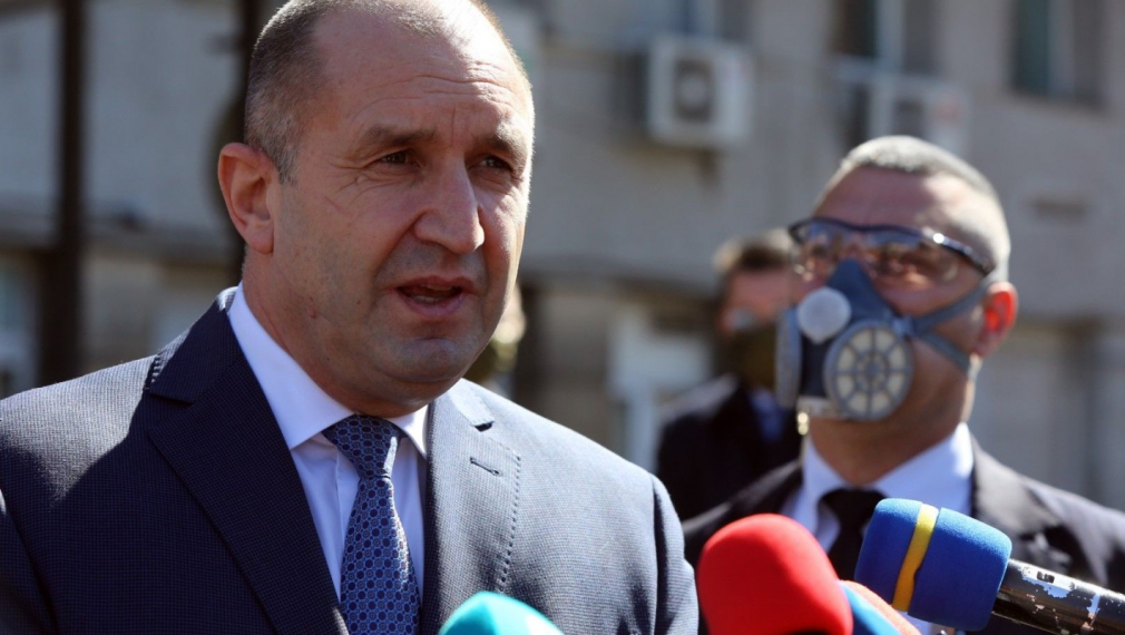  Румен Радев: Няма да ме видите в хора на паниката, колкото и рейтингово да е сега