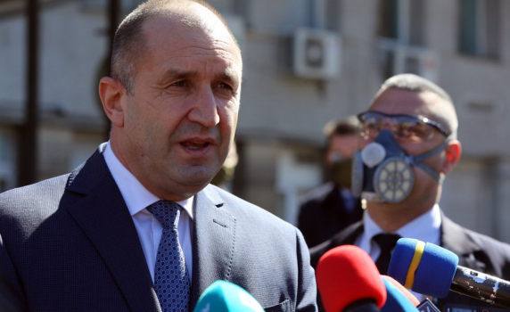  Румен Радев: Няма да ме видите в хора на паниката, колкото и рейтингово да е сега