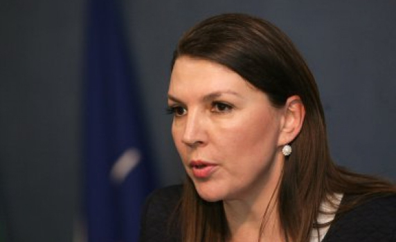 Бетина Жотева с кола от шефа на БНР