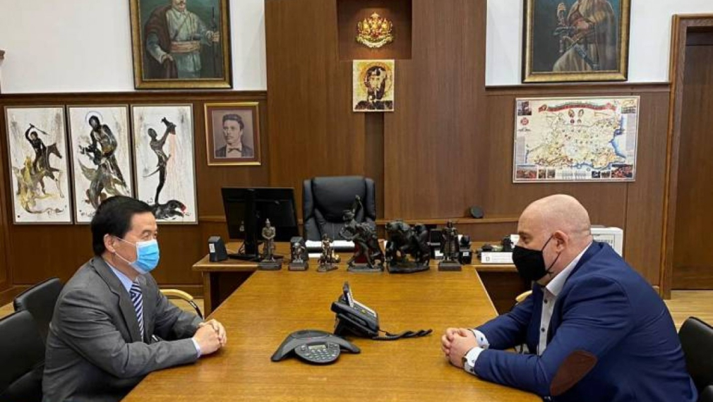 Иван Гешев се срещна с посланика на Китай Дун Сяодзюн