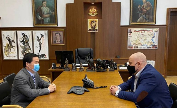 Иван Гешев се срещна с посланика на Китай Дун Сяодзюн