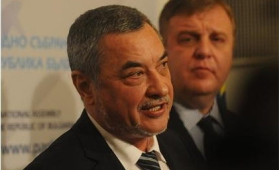 Симеонов: Бурки, никаб и фереджета се носят срещу заплащане