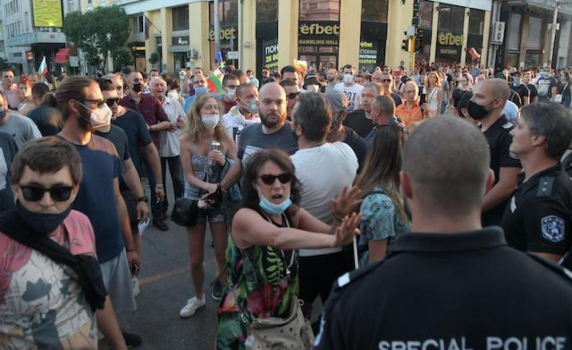 Сблъсъци в столицата след митингите