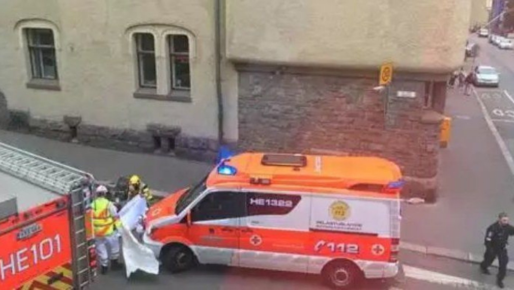 Кола се вряза в пешеходци в Хелзинки, има загинал