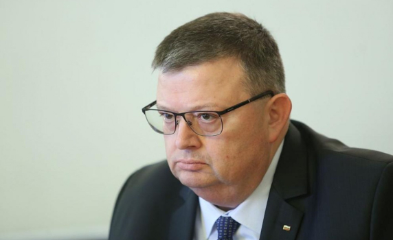 Цацаров: Никой не омаловажава фигурата на президента