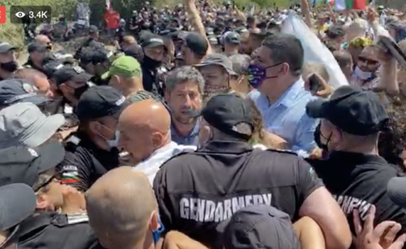 Сблъсъци с полицията в "Росенец" 