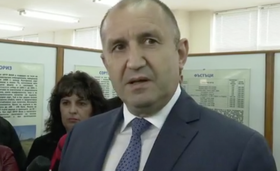 Радев: Държавни бензиностанции при неясни условия е авантюра