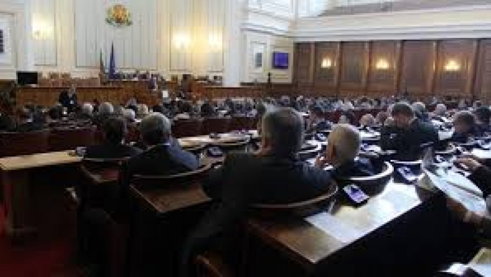 БСП и ГЕРБ се обединиха за харченето на партийните субсидии