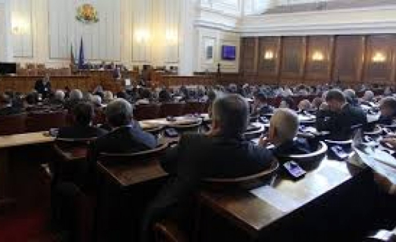 БСП и ГЕРБ се обединиха за харченето на партийните субсидии