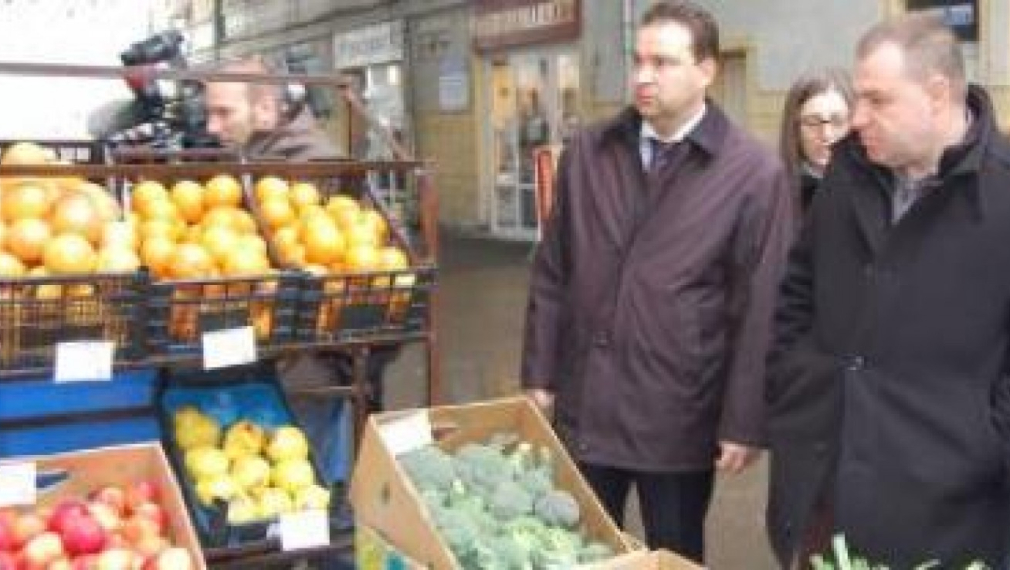 Скъпотията със снимки пред сергиите не се бори