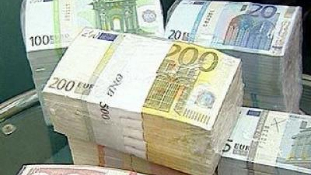 ЕС ще даде още 65 млрд. евро на Гърция, за да избегне преструктуриране на дълговете й