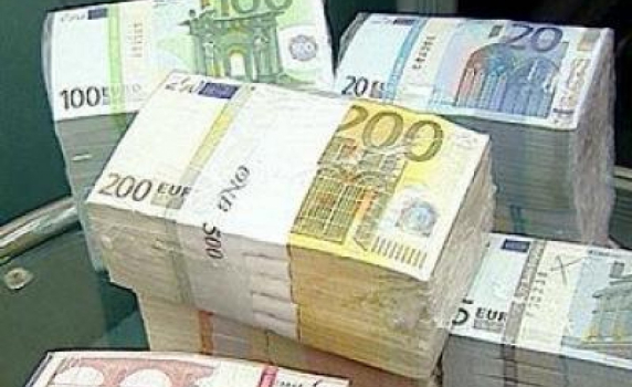 ЕС ще даде още 65 млрд. евро на Гърция, за да избегне преструктуриране на дълговете й