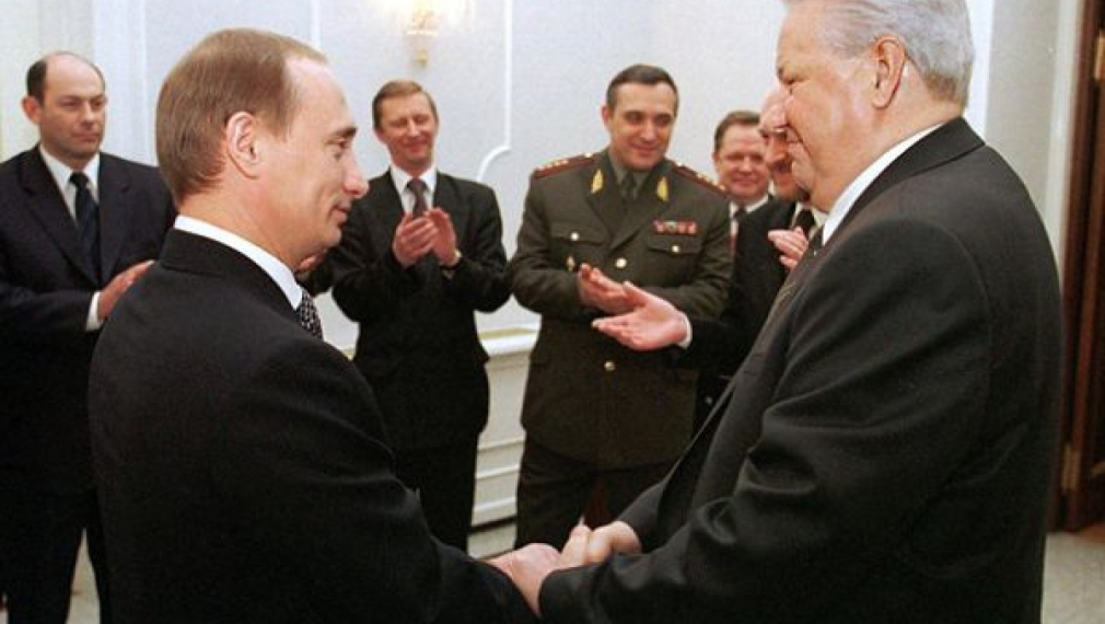 Слабите ги бият: Путин празнува 10 г. на власт
