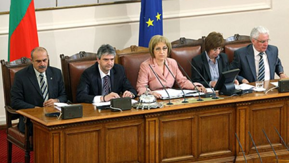 Цецка Цачева: Приемането на бюджета за 2010г. е най-важният въпрос пред НС