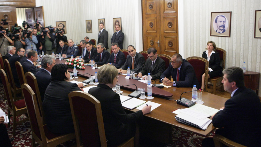 Властта налучка добрия тон