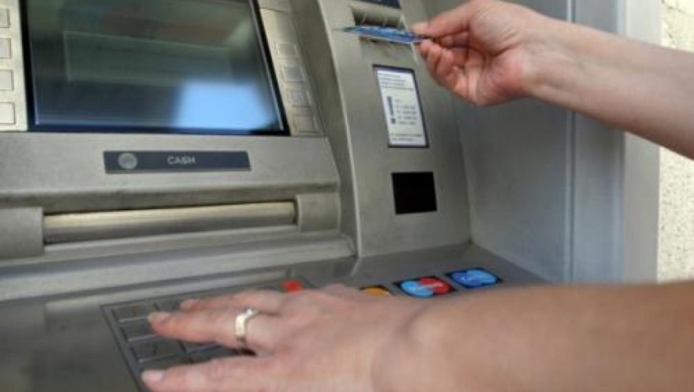 Заловиха двама българи, източвали банкомати в Косово
