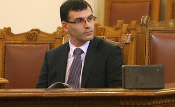 Защо правителството взима скъп заем, вместо да вземе евтин?