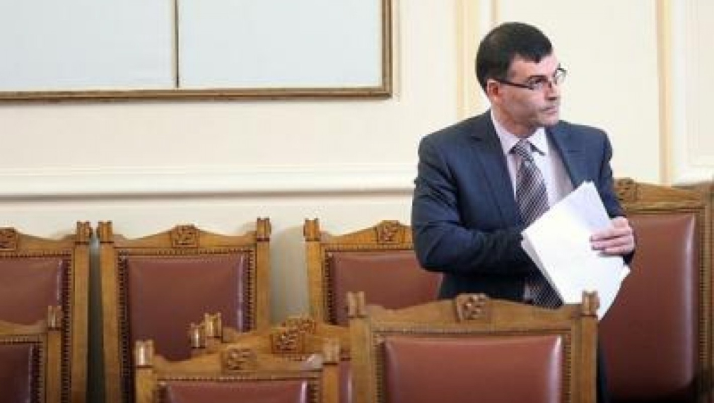 Дянков внесе бюджета в парламента. За пръв път отказа да постави срок за излизане от кризата