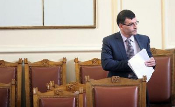 Дянков внесе бюджета в парламента. За пръв път отказа да постави срок за излизане от кризата