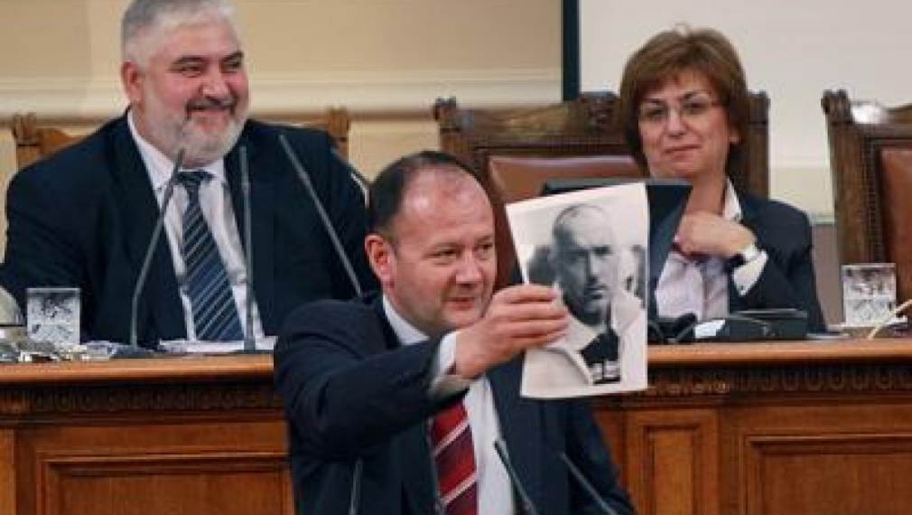 Премиерът избяга от дебатите по вота, защото: "не съм безделник като тях..." Премиерът избяга от дебатите по вота, защото: "не съм безделник като тях..."