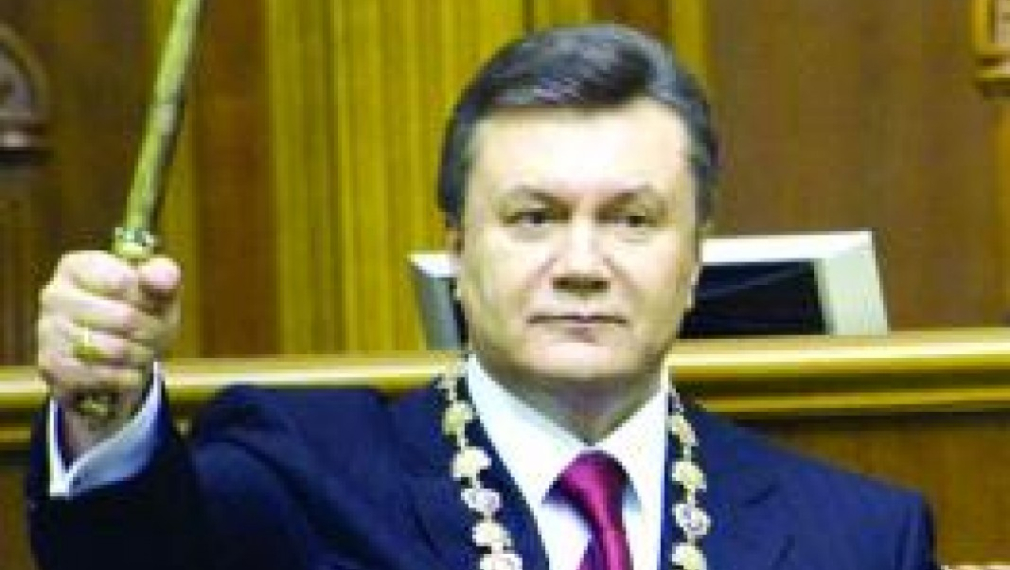 Украйна между две конституции