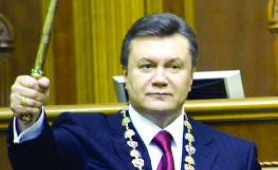 Украйна между две конституции