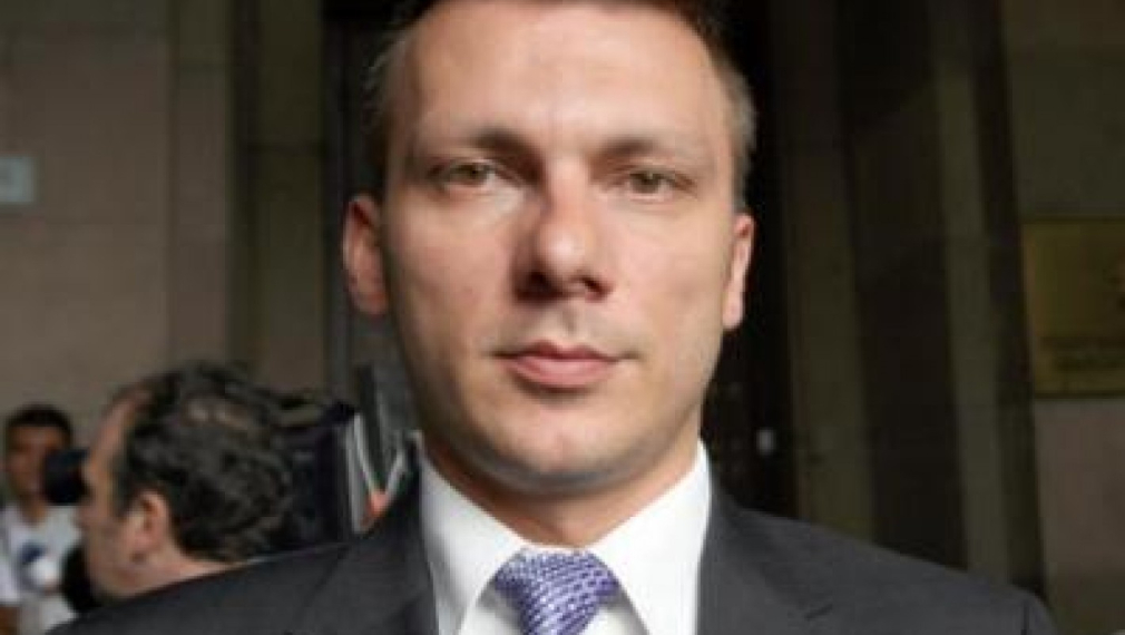 Доктор от „Байландо” не плаща осигуровки. Оправдава се чрез псевдопротест Доктор от „Байландо” не плаща осигуровки. Оправдава се чрез псевдопротест