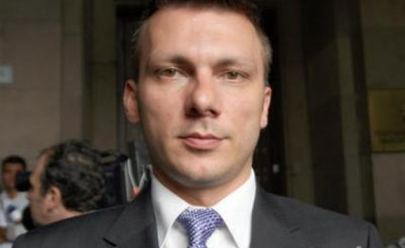 Доктор от „Байландо” не плаща осигуровки. Оправдава се чрез псевдопротест
