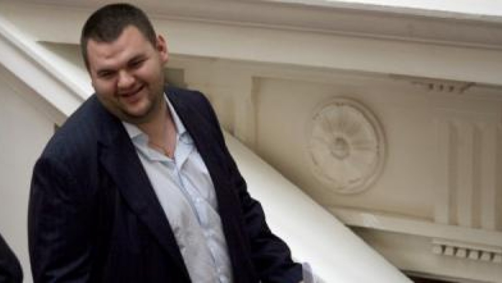 Делян Пеевски подал информацията, че Цветанов чака незаконно дете Делян Пеевски подал информацията, че Цветанов чака незаконно дете