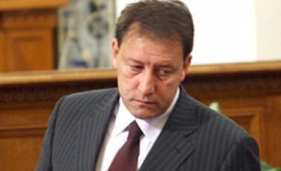 БСП поиска Цветанов да се оттегли като министър до изясняване на скандала с имотите му