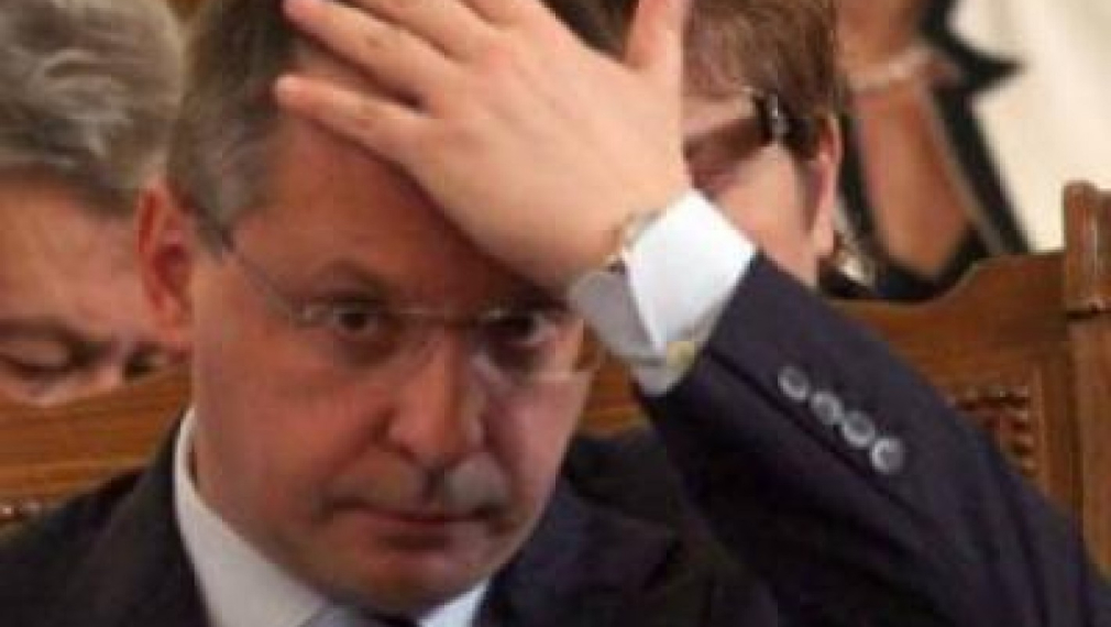 Станишев предложи: Увеличаване на разходите с 1,7 млрд. лева и никакви реформи Станишев предложи: Увеличаване на разходите с 1,7 млрд. лева и никакви реформи