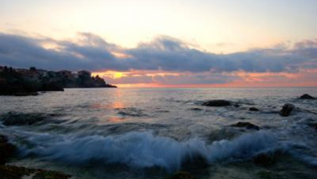 Два кораба се сблъскаха край Емине, издирват 5-има моряци