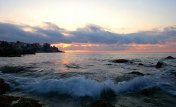 Два кораба се сблъскаха край Емине, издирват 5-има моряци