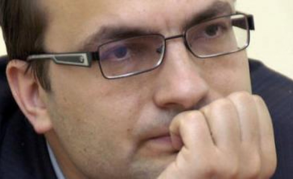 Сините плашат с КС заради национализацията на професионалните фондове
