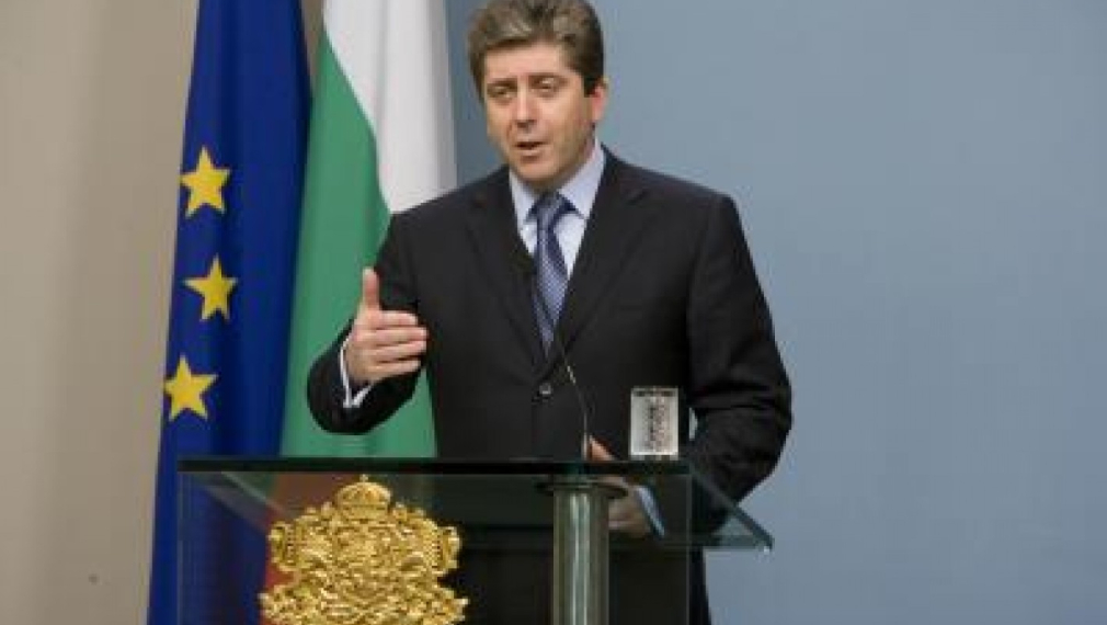 Първанов срещу отзоваването на посланици заради миналото им в ДС. Младенов ще предлага отстраняването им след внимателна преценка