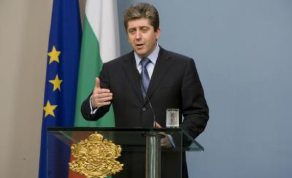 Първанов срещу отзоваването на посланици заради миналото им в ДС. Младенов ще предлага отстраняването им след внимателна преценка