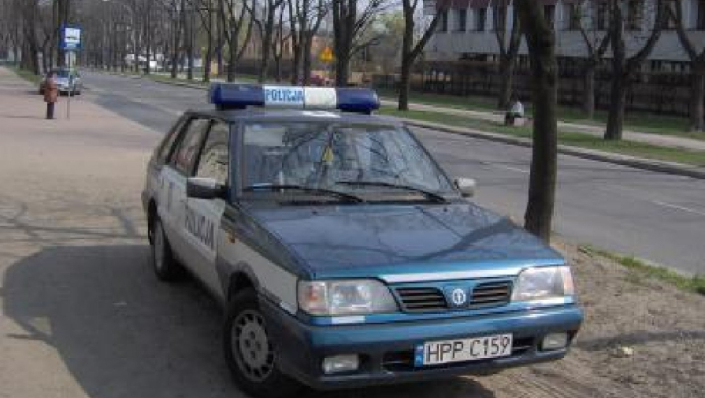 Полски полицай глоби себе си