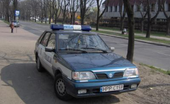 Полски полицай глоби себе си