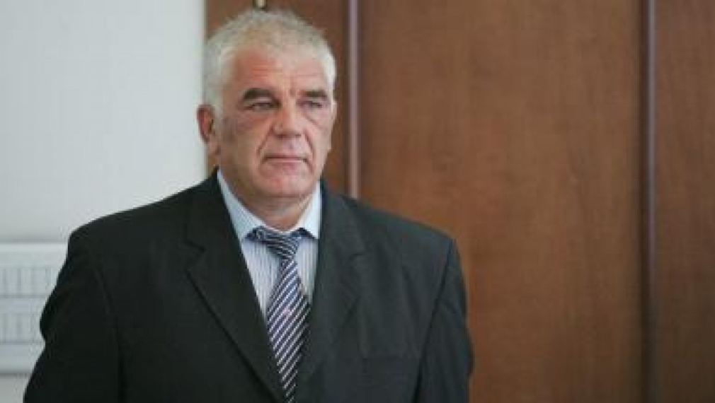 Танов: Опитаха се да подхвърлят контрабандни цигари в колата на сина ми
