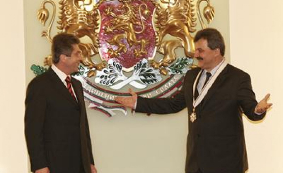 Американското посолство за България: Куци и неискрени реформи плюс футболна мафия