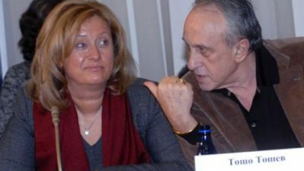 Тошо Тошев и Венелина Гочева аут като главни редактори на "Труд" и "24 часа" Тошо Тошев и Венелина Гочева аут като главни редактори на "Труд" и "24 часа"