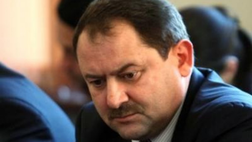 ВСС уволни Пенгезов като шеф на апелативния съд заради скандала с евтините имоти в Приморско. Той обвини Цветанов
