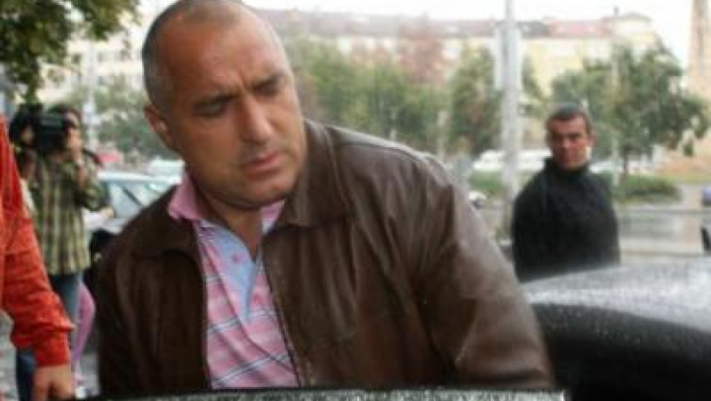 Борисов ще продължи да обикаля страната със самолет за сметка на данъкоплатците, защото не искал да прави компромиси със сигурността си Борисов ще продължи да обикаля страната със самолет за сметка на данъкоплатците, защото не искал да прави компромиси със сигурността си
