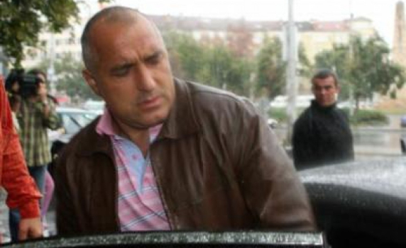 Борисов ще продължи да обикаля страната със самолет за сметка на данъкоплатците, защото не искал да прави компромиси със сигурността си
