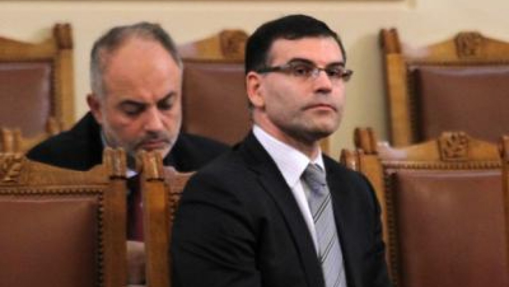 Тотю Младенов отново влезе в конфликт със Симеон Дянков заради отказа му да увеличи минималната заплата