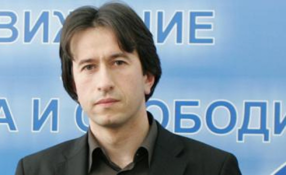 Доган предупредил депутата от ДПС Корман Исмаилов, че ще бъде изключен от партията, ако не се разграничи от Касим Дал до една седмица